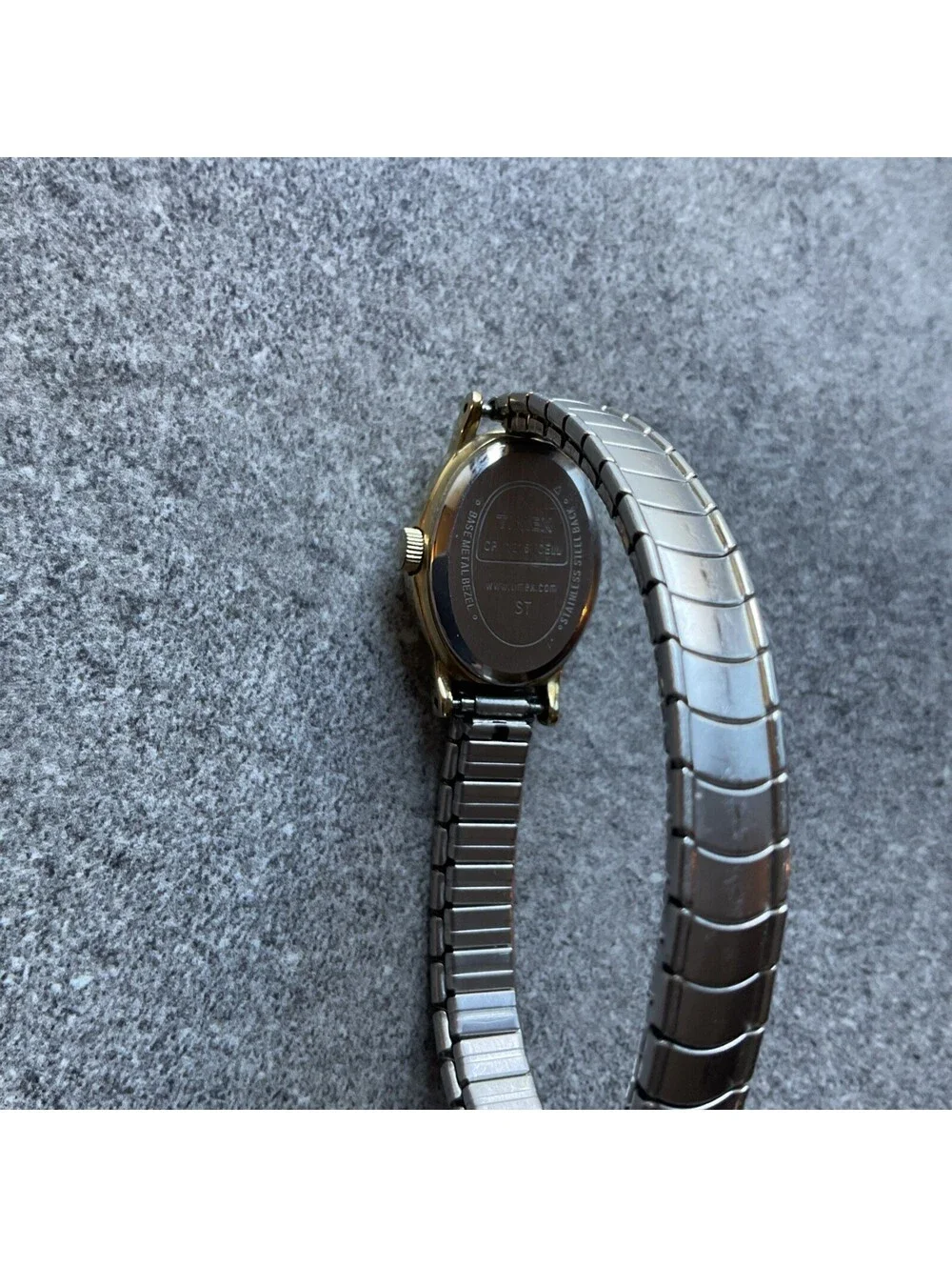 Vintage Timex Womens Watch 18mm Gold Tone Case W/Silver Tone Expansion Band A19